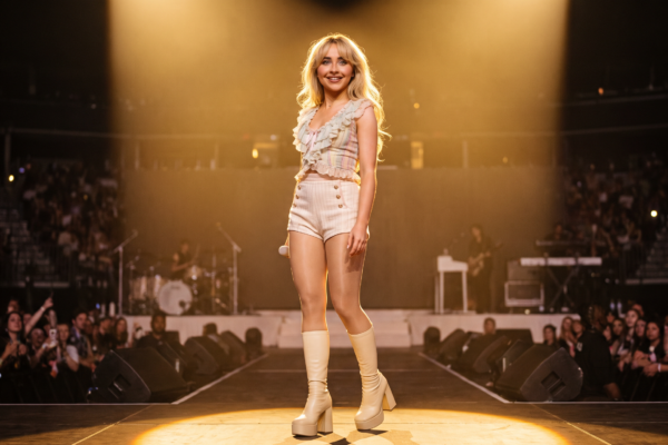 How Much Does Sabrina Carpenter Weigh? Full Bio & Stats